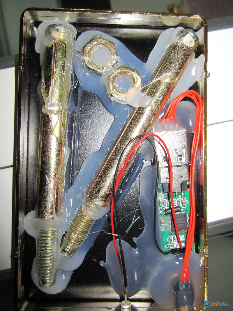 Illustration for article titled Duped Shopper Gets HDD Filled with Stupid Glue and Other Worthless Crap